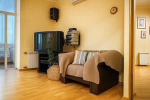 2-ком. на ул.Независимой Украины 63а 5