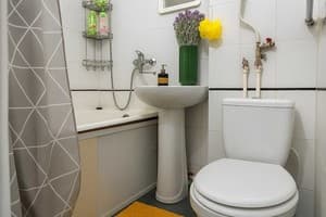 Квартира 2-ком. на ул. Победы 103 (около 5 городской больницы). Апартаменты трехместный  13