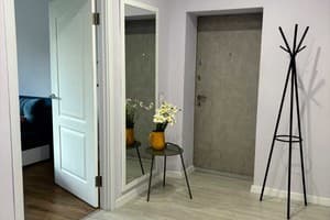 Квартира 2-ком. по просп.Соборному 232 (возле стадиона Славутич-Арена). Люкс трехместный по пр-кту возле стадиона Славутич-Арена 12