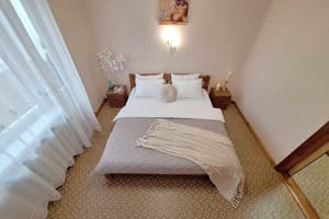 4 кровати с кондиционером и балконом. Alex Apartments. 8