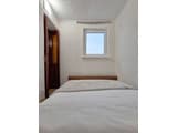 4 кровати с кондиционером и балконом. Alex Apartments. 14