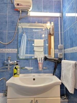4 кровати с кондиционером и балконом. Alex Apartments. 17