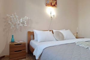 4 кровати с кондиционером и балконом. Alex Apartments. 21