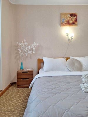4 кровати с кондиционером и балконом. Alex Apartments. 25