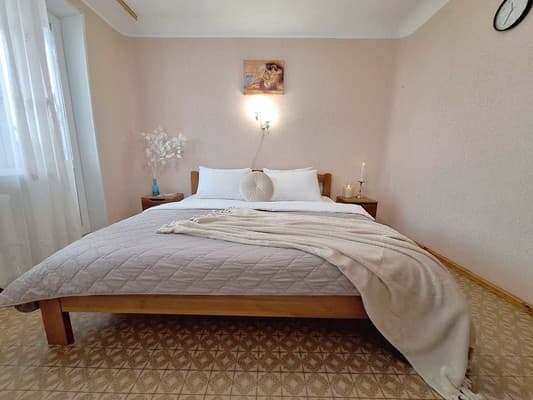 4 кровати с кондиционером и балконом. Alex Apartments. 26