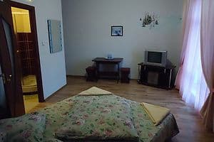 Отель 4 сезона. Стандарт трехместный с раздельными кроватями. 1