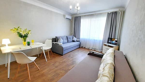 Alex Apartments. White rotunda. 24