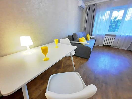 Alex Apartments. White rotunda. 4