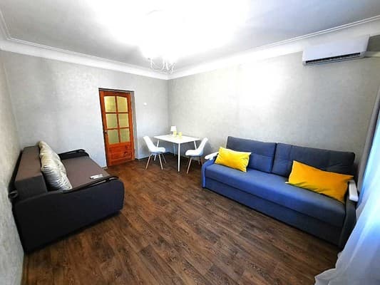 Alex Apartments. White rotunda. 7