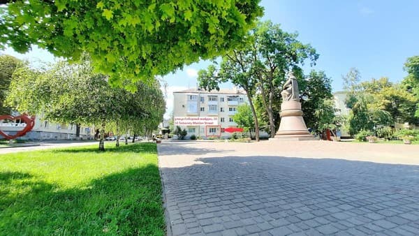 Alex Apartments. White rotunda. 18