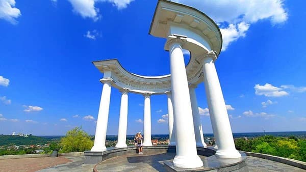Alex Apartments. White rotunda. 19