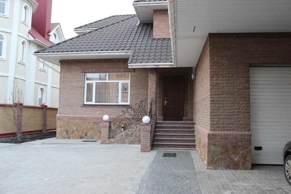 Отель Barin House