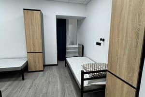 Хостел Батискаф. Стандарт 4-местный с отдельной внешней ванной комнатой 1