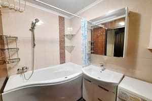 Квартира Ботаник. Alex Apartments (бесконтактное поселение 24/7). Семейный трехместный +3.  Ботаник 5