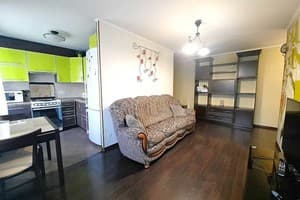 Квартира Ботаник. Alex Apartments (бесконтактное поселение 24/7). Семейный трехместный +3.  Ботаник 10