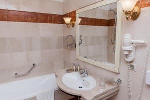 Отель Бристоль. Стандарт двухместный мансардный 4