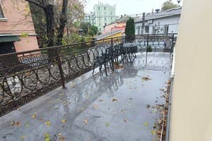 Готель Центральний. Апартаменти двомісний Класика № 2 8