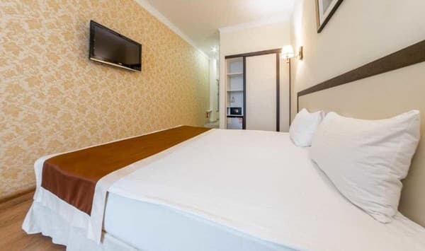 Corona Hotel&Apartments  2