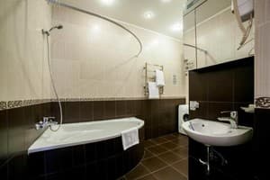 Отель Corona Hotel&Apartments . Люкс трехместный  6