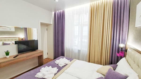 DeMarApart Violet 7