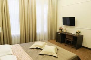 Donald hotel 2