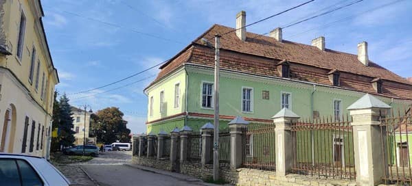Дворівневі Лофт-Апартаменти у Старому місті 12