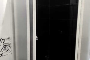 Квартира Двухкомнатная возле Запорожской площади. Люкс 4-местный возле Запорожской площади 12