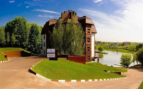 EVE BOUTIQUE LAKEFRONT RESORT 2