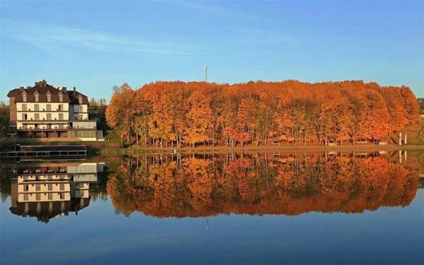 EVE BOUTIQUE LAKEFRONT RESORT 3