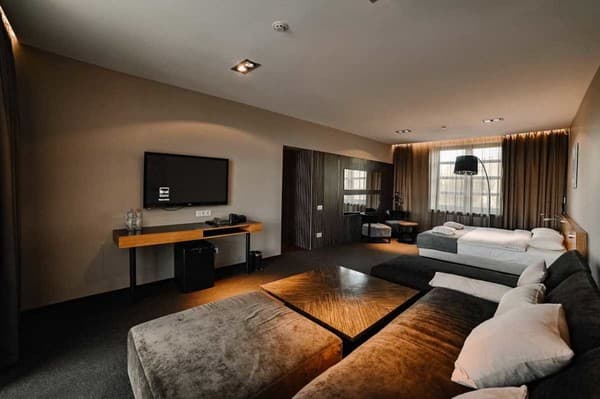 EVE BOUTIQUE LAKEFRONT RESORT 5