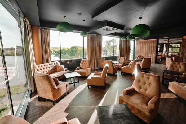 EVE BOUTIQUE LAKEFRONT RESORT 11