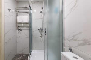 Отель Евроотель. Стандарт двухместный з двома ліжкам та балконом 5