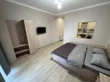 FOX Rooms 90 1