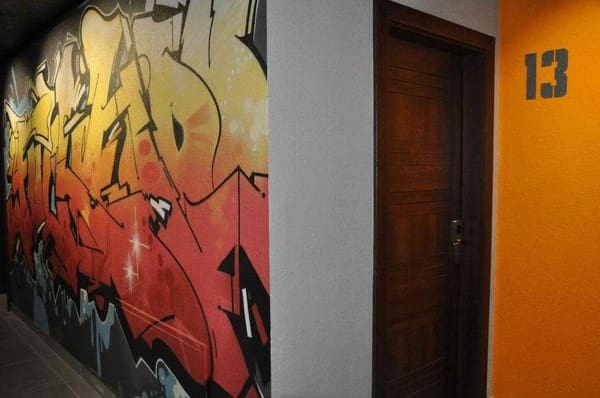 Full House Hotel & Capsule Hostel 2