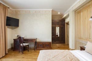 Отель Ганц. Делюкс двухместный з балконом 7