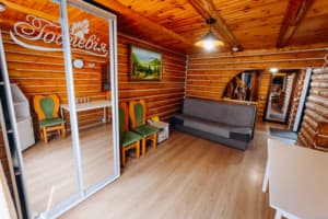 Отель Гостевия. Коттедж 4-местный (сруб с сауной) 1