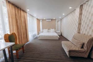 Отель Гостевия. Люкс 4-местный Панорамный 1