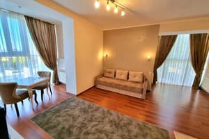 Отель Helen-Hotel. Апартаменты трехместный с отдельной спальней 5
