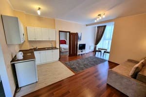 Отель Helen-Hotel. Апартаменты трехместный с отдельной спальней 6