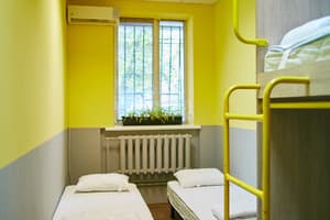 Хостел Hello Yellow Hostel. Место в мужском 4-местном номере  2