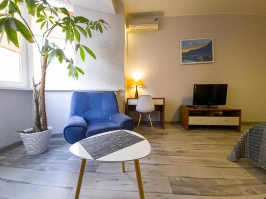 Home Hotel на Подолі вул. Волошська, 51/27 3