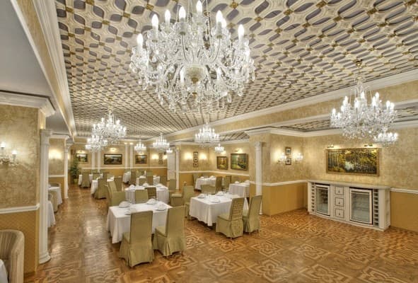 Intourist Hotel 5