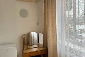 Отель Киев. Полулюкс двухместный с двуспальной кроватью 2