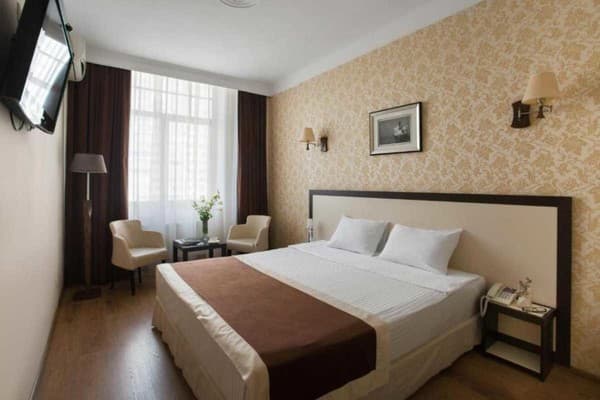 Отель Корона