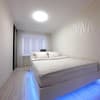 Квартира Красное и белое,Alex Apartments (бесконтактное заселение 24/7). Апартаменты 4-местный Красное и белое. Alex Apartments 2