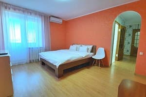 Квартира Красное и белое,Alex Apartments (бесконтактное заселение 24/7). Апартаменты 4-местный Красное и белое. Alex Apartments 5