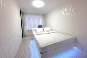 Квартира Красное и белое,Alex Apartments (бесконтактное заселение 24/7). Апартаменты 4-местный Красное и белое. Alex Apartments 6