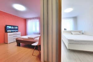 Квартира Красное и белое,Alex Apartments (бесконтактное заселение 24/7). Апартаменты 4-местный Красное и белое. Alex Apartments 7
