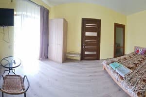 Частная усадьба Лидия. Апартаменты 5-местный Двухкомнатный с балконом 2
