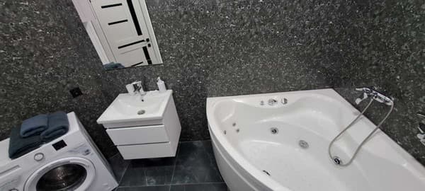 Luxury Apartments With Jacuzzi in the center 4